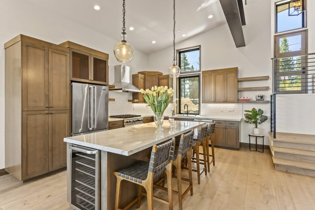 Inline image showing a new constructed kitchen in Truckee, CA with modern details, custom cabinets and eat in countertop.